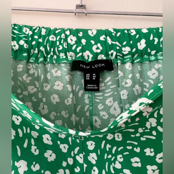 New Look green floral print summer shorts, size uk 14, stretchy waistband - Picture 2 of 3